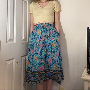 Calf length boho floral skirt (size small) with pockets!